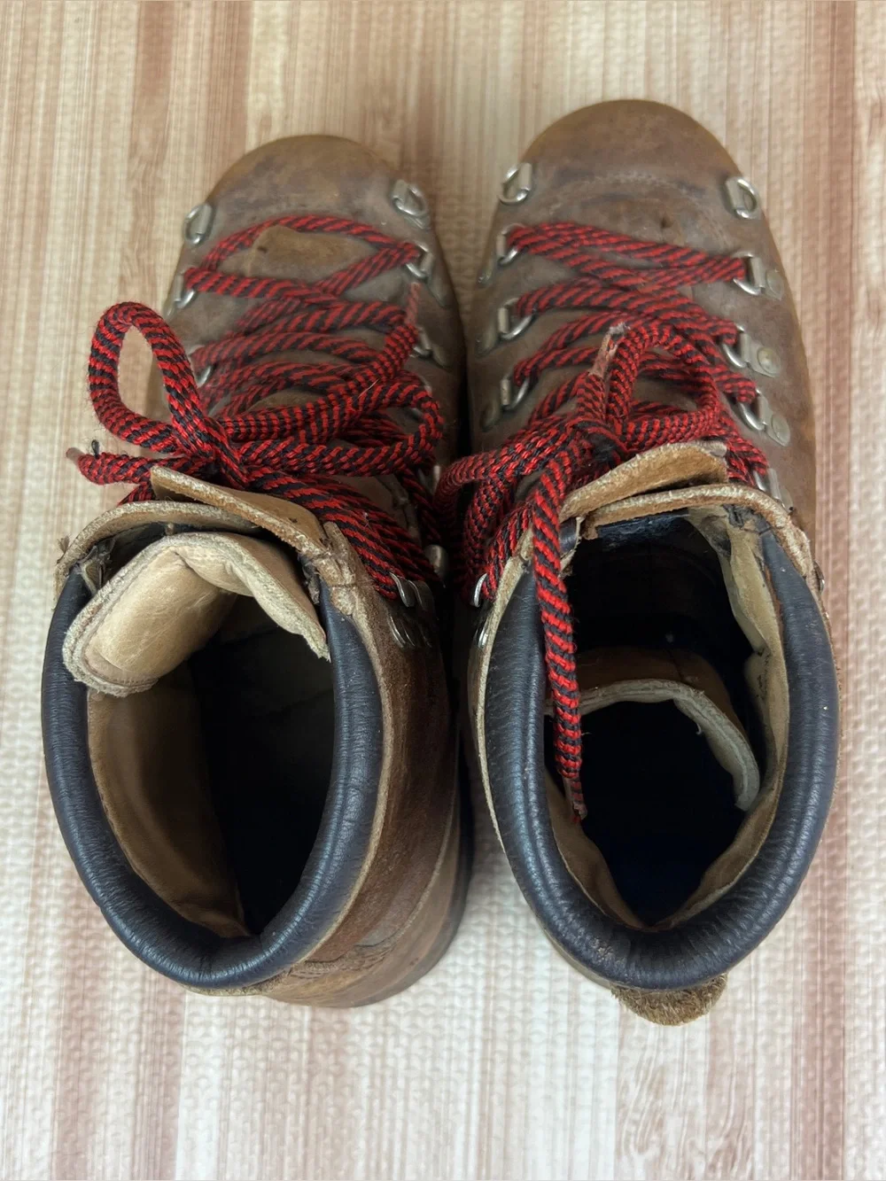 VINTAGE Dexter Mountaineer Hiking Boots Men's Sz 7 M Brown Suede Leather Vibram